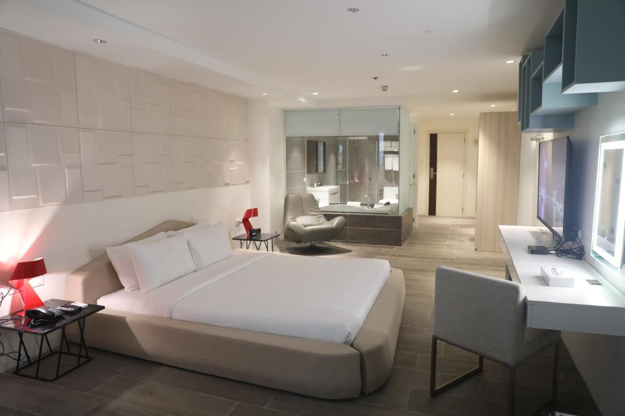 City Park Hotel Residences Тагиг Экстерьер фото
